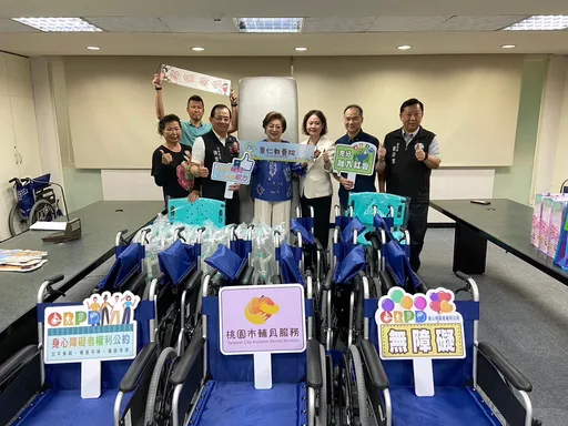 金馬影后陳淑芳攜手企業做愛心 捐贈輪椅、助行器造福身障者