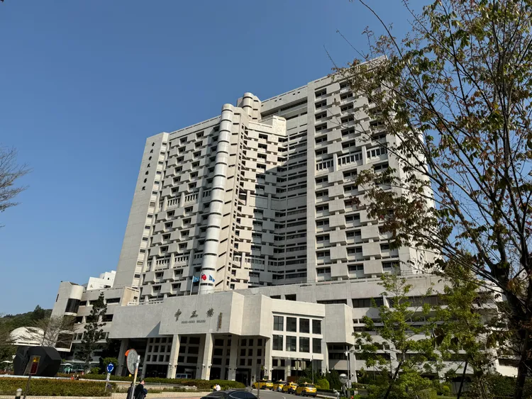 一位不具名榮總醫師透露，公職醫師平均一個月15萬元，擔任主管職大約20萬元。攝影中心