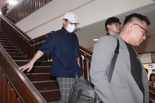 黃子佼「老樣子」三度出庭半小時就搞定　原因竟是律師做這事