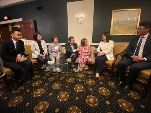 赴美觀摩民主黨代表大會見到裴洛西了!王定宇曝已邀請再訪台灣