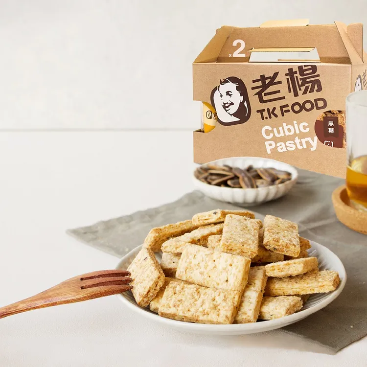 老楊方塊酥秉持選用台灣在地食材，提供「烏金禮盒」及「立方罐2入禮盒」，滿足質感大方禮贈、歡聚時刻享用之甜品。業者提供