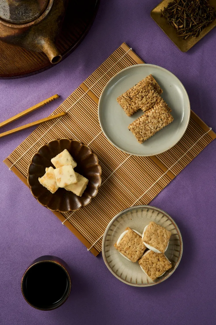 老楊方塊酥推秋暮追月禮盒，內容包括「奶油松露風味方塊酥」、「鹹蛋黃夾心酥」、「柚香雪花酥」。業者提供