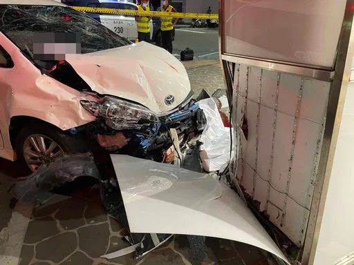 菲律賓騎士酒駕闖紅燈!遭綠燈直行車撞擊 害死友人自己也重傷