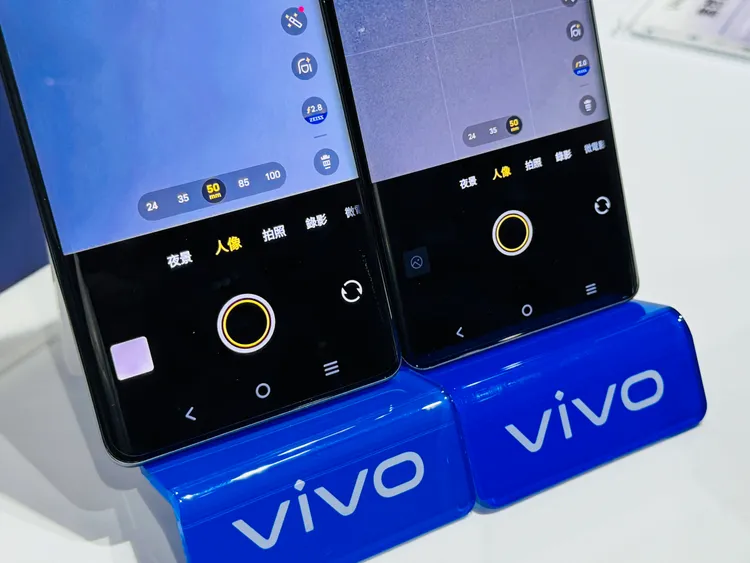 V40 Pro（左）精選24mm、35mm、50mm、85mm、100mm五個專業人像黃金焦段；V40（右）則精選24mm、35mm、50mm三個專業人像焦段。趙筱文 攝