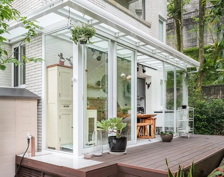 玻璃屋拿來看書、喝下午茶都很讚。黃大米臉書