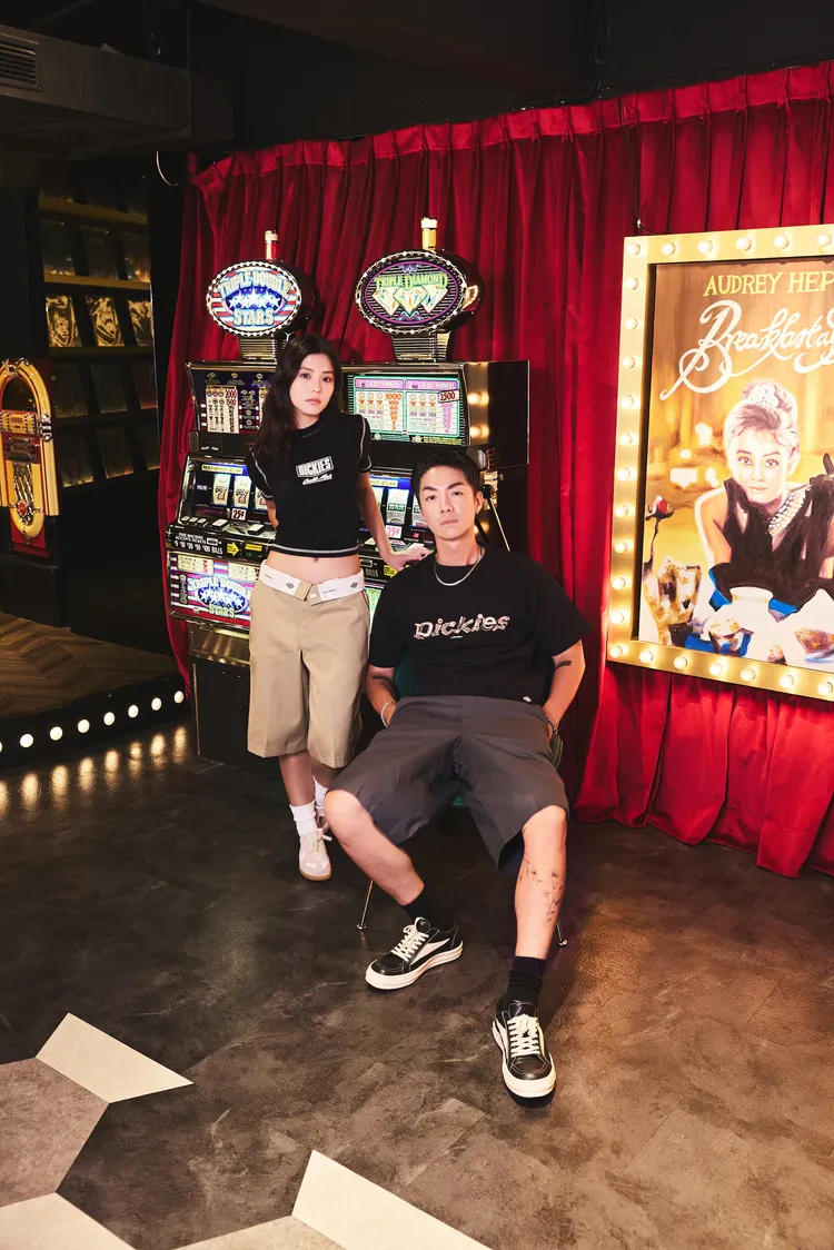 若盈（左）、陳信維（右）將五分工裝短褲作為低調的放閃單品。品牌提供