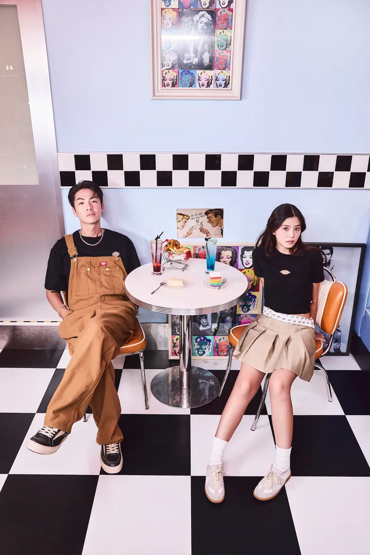 陳信維（左）、若盈（右）的造型相當有美式復古氣息。品牌提供