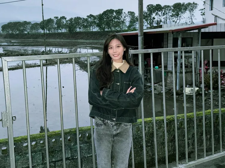 張博雅身材高挑、笑容甜美。翻攝《@zby0403》IG