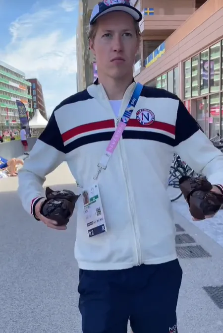挪威游泳選手克里斯蒂安森每天要吃7到8顆巧克力馬芬。翻攝TikTok@Henrik Christiansen