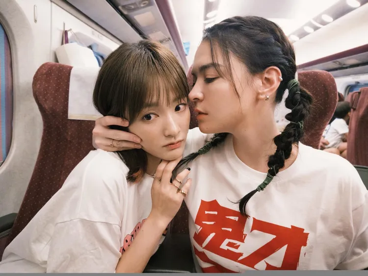 王淨、張榕容戲裡戲外有愛互動。牽猴子提供