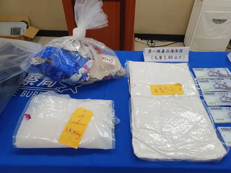 警方查扣毒品。航警局提供