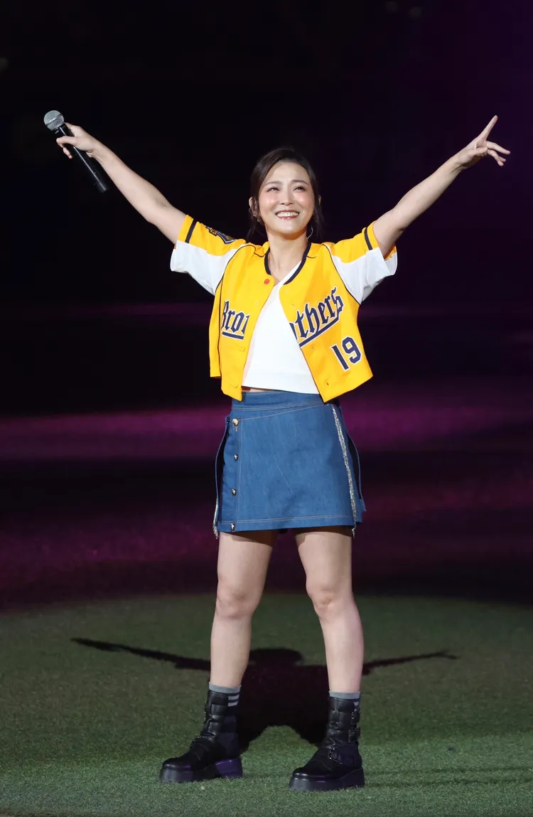 卓文萱在「K歌主題日」打頭陣。彭欣偉攝