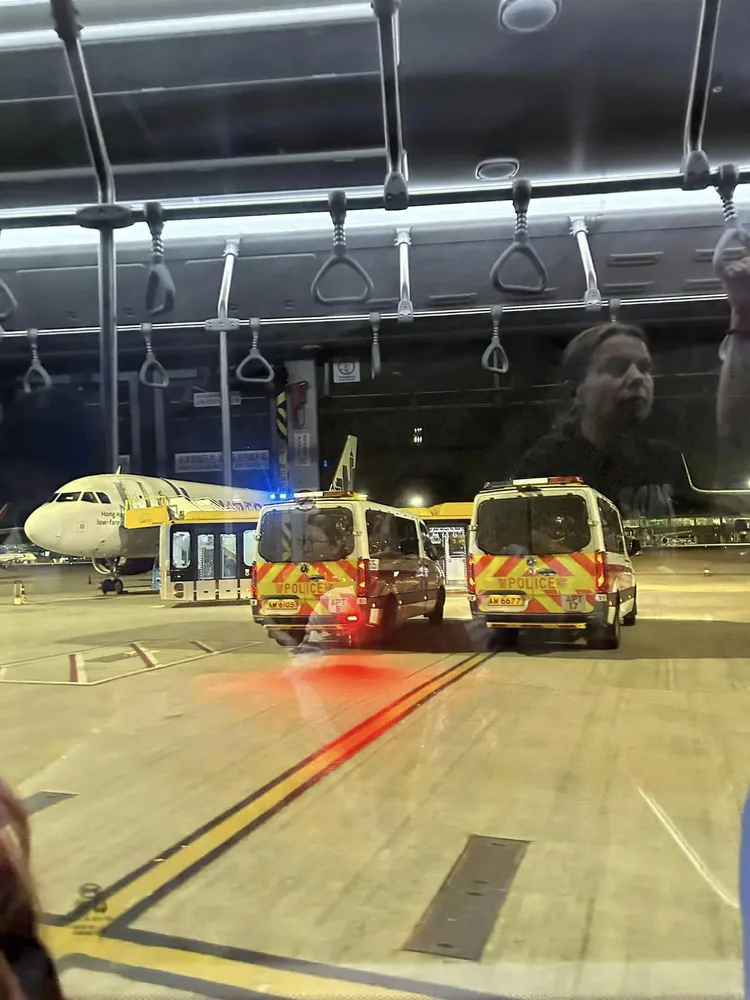 全機旅客被關接駁車達1小時。翻攝自臉書HK Express香港快運及旅行資訊社團