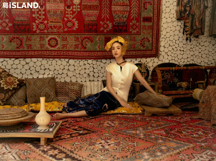 新疆吸引林依晨的原因是樂天的生活方式。《島iSLAND》提供/ 周子娛樂提供