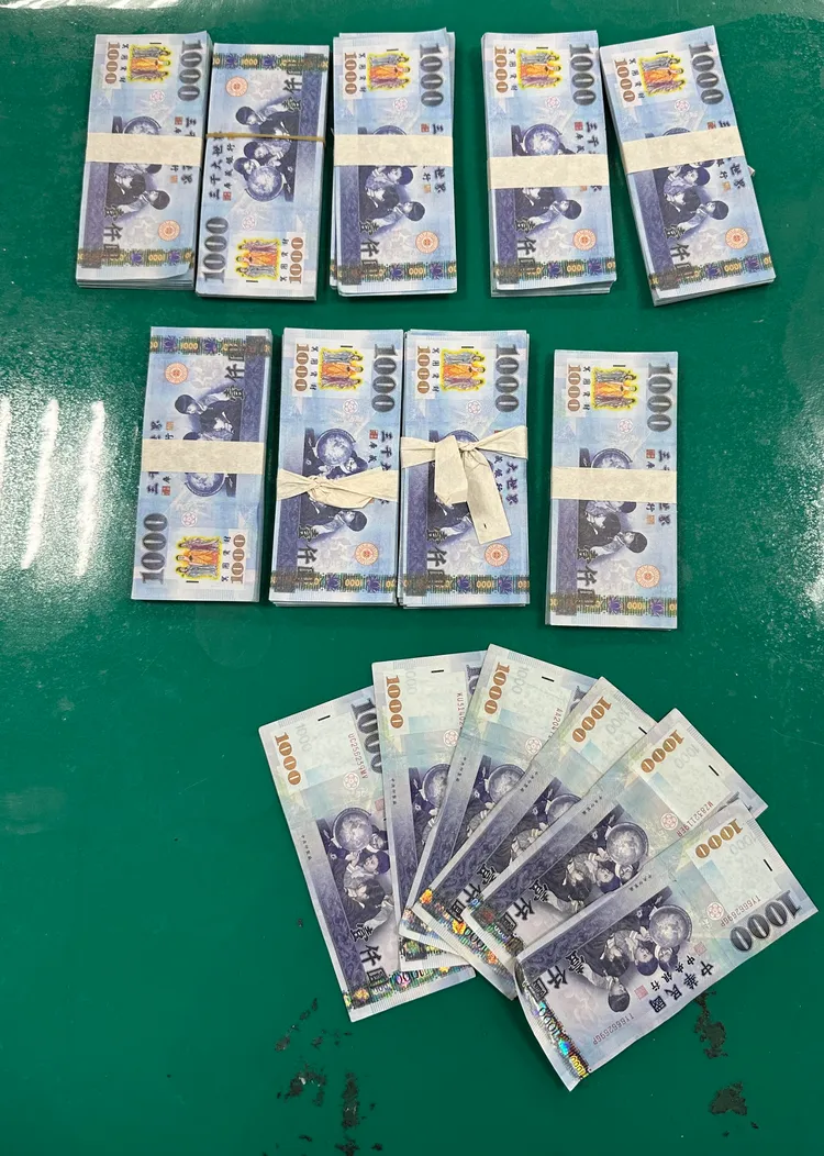 警方準備90萬元餌鈔，車手果然上當。翻攝畫面