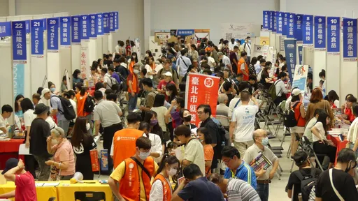 中高齡就業難 北市辦「青銀就業博覽會」194家企業徵才