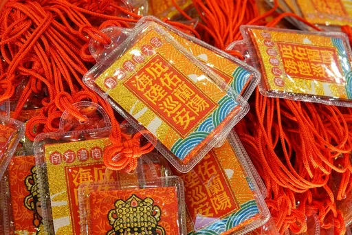 二手店買包發現平安符 她反應後得這回應:此店成為黑名單