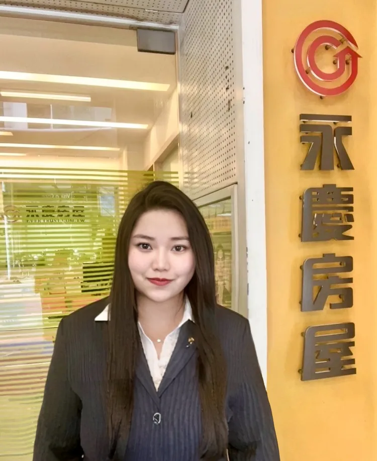 陳奕伶從餐飲業轉職到永慶房屋開啟職涯新篇章，為自己創下月收入6位數的成績。永慶房屋提供