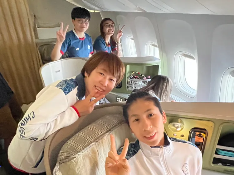 包括拳擊國手林郁婷、吳詩儀、陳念琴、黃筱雯、甘家葳、賴主恩等，以及田徑選手彭名揚、有「台灣最速男」之稱的楊俊瀚、「桌球一姐」鄭怡靜都在班機上。讀者提供
