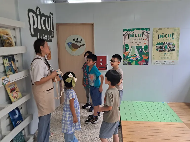 小小偵探們蓄勢待發準備挑戰中。原民局提供