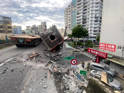 一輛拖板車「癱瘓忠孝橋」!民眾哀號遲到了 蔣萬安緊急宣布因應措施