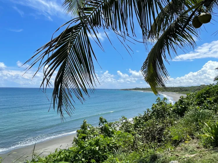 都蘭海角咖啡位於海景第一排，可欣賞絕美的月牙型海灣。S.H.攝