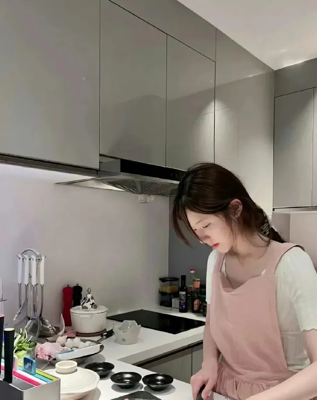 趙露思廚房。翻攝趙露思小紅書