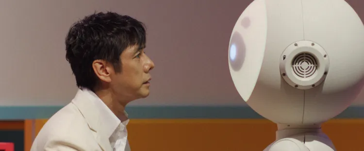 西島飾演設計AI機器人的工程師。Apple TV+提供