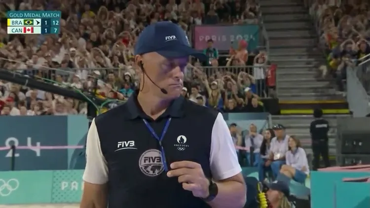 現場觀眾跟著音樂擺動、合唱。翻攝自X