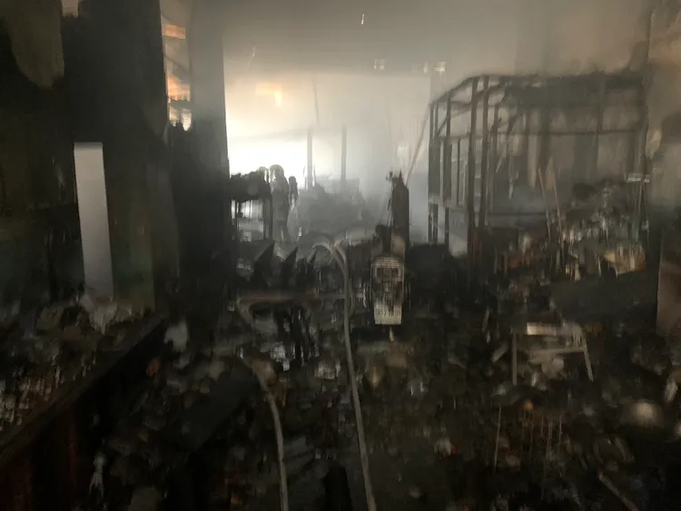 倉庫內儲放物品燒毀。新竹縣消防局提供