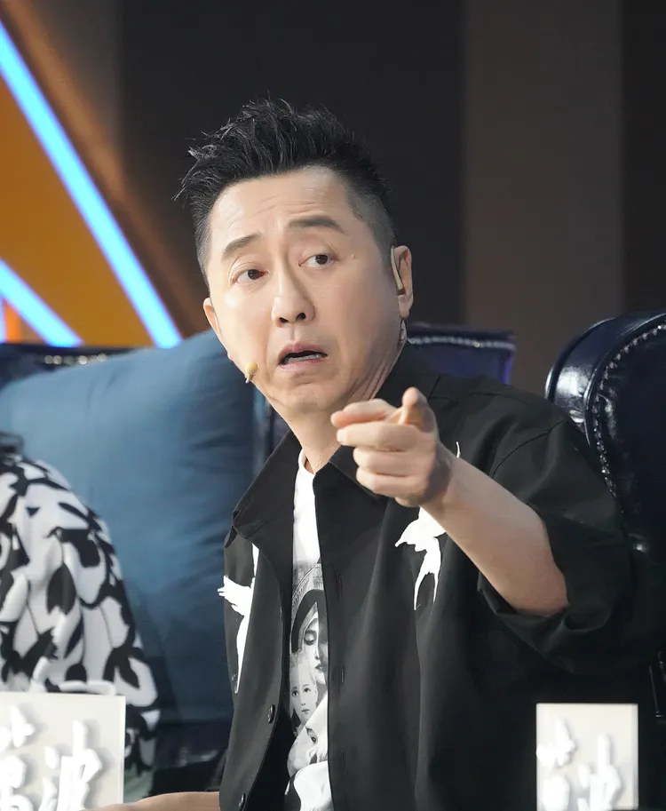 庾澄慶忙著幫樂團錄製多首DEMO，沒休息身體微恙。東森綜合提供