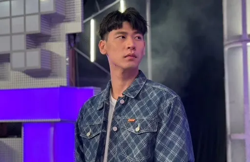 男星省電費不開冷氣 熱到昏厥倒臥椅子上