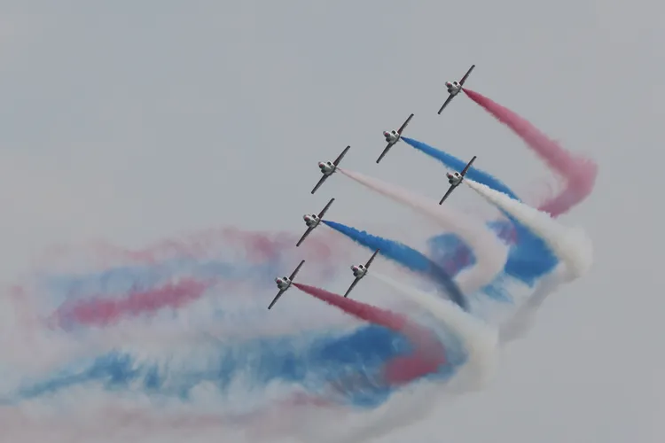 AT-3高教機於2024年8月6日，飛過空軍嘉義基地上空，拉出紅藍白三色彩煙。李俊毅攝