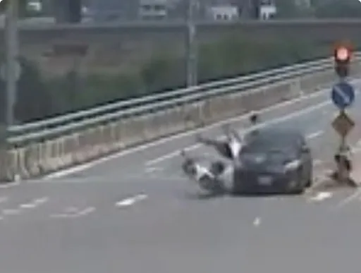 苗栗5旬男騎電動車突「鬼切」遭撞亡! 意外揪出18歲駕駛無照偷開胞兄車