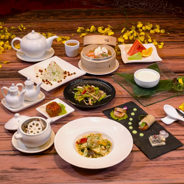 期間港點套餐每一套多一杯柏克金啤酒且不限數量。花蓮福容大飯店提供