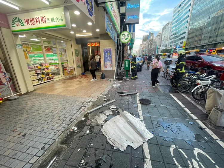 事故造成3人輕重傷送醫。消防局提供