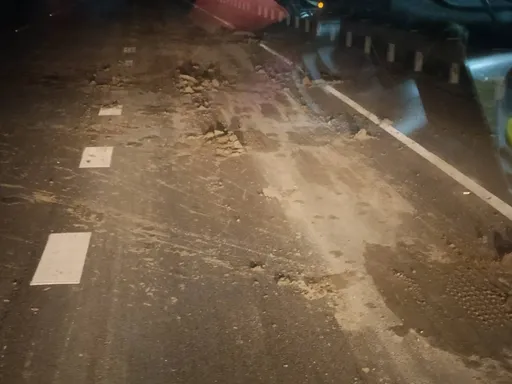 國3大溪段砂石噴滿地！害12車連環撞釀4傷　糊塗駕駛遭法辦