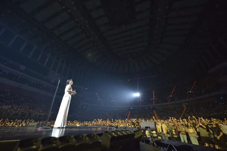 宇多田光演唱《First Love》時，全場1.1萬名歌迷陷入瘋狂。大鴻藝術BIG ART、超級圓頂SUPER DOME提供／攝影：cherry chill will.