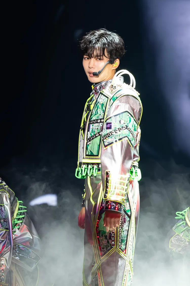 長尾謙杜是這次的服裝擔當。大鴻藝術提供