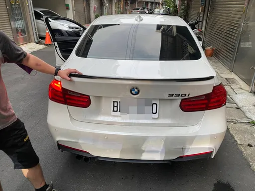 3度被警方查獲掛假車牌開車上路！面臨巨額罰款　男子：再也不敢了