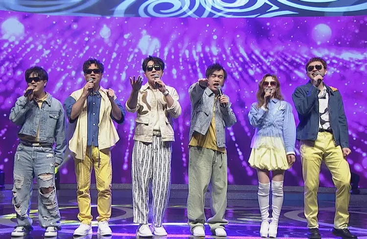 主持群戴墨鏡開場。中視提供