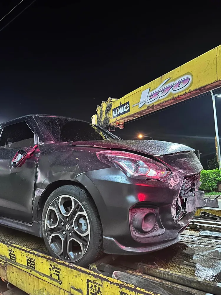 五熊車禍車頭被撞爛。翻攝五熊臉書