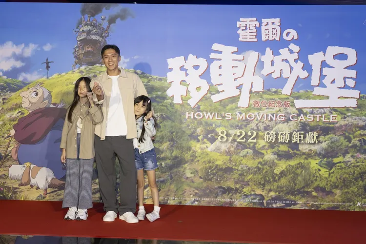 知名寵物美容師「型男爸爸嘉育」帶著2愛女來觀賞。甲上娛樂提供