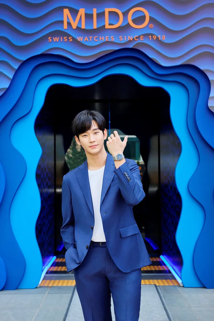 金秀賢完全看不出已36歲。品牌提供