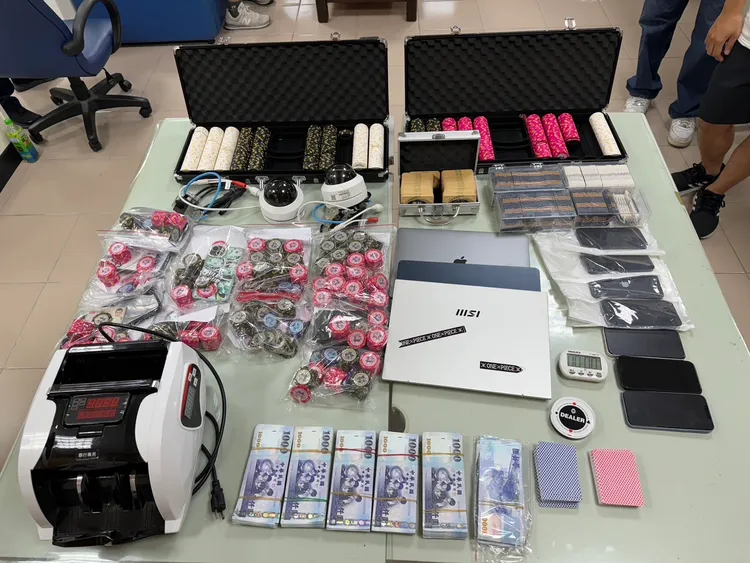 查扣賭博贓證物。翻攝畫面