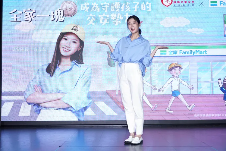 方志友過馬路時都把兒子牽超緊。彭欣偉攝