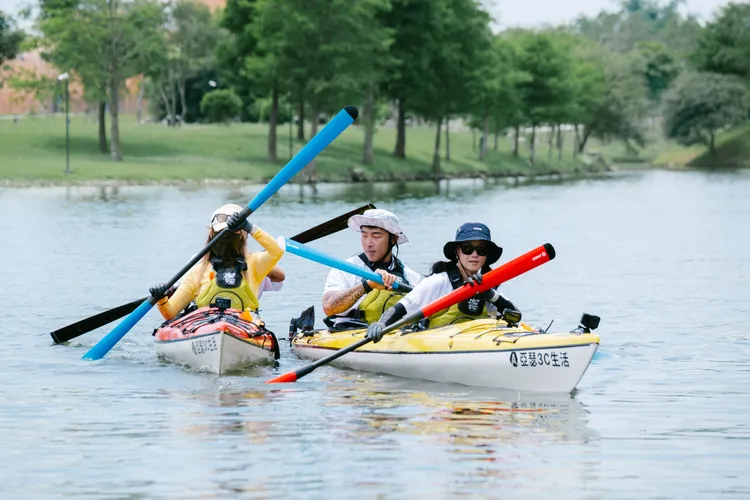 藝人們為了去石垣島，事前加緊訓練。三立提供