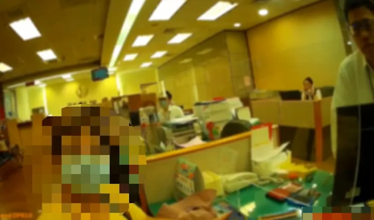 警方攔阻民眾匯款。警方提供