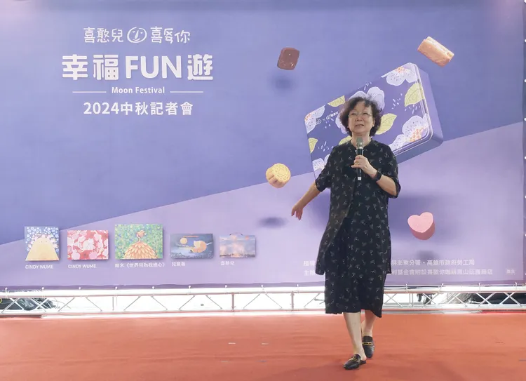 喜憨兒基金會董事長蕭淑珍期待透過這些療癒人心的作品，讓大眾珍視喜憨兒的純真。凃建豐攝