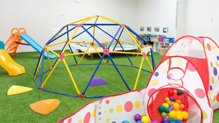 「八岳風花飯店」提供「全包式」的方案給旅客，無論大人、小孩都能夠在入住後享受各類的服務與活動。業者提供